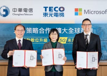 東元電機、中華電信、台灣微軟 三強聯手簽訂策略合作備忘錄(左中華電信謝繼茂董事長、中東元電機邱純枝董事長、右台灣微軟孫基康總經理)