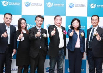 1200 右三許家燁董事長右二政大金融科技研究中心主任王儷玲教授