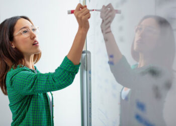 HPE Private Cloud AI的一鍵部署AI應用程式功能可協助企業簡化並加速AI部署流程。