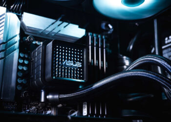 隨附的兩個水冷頭無限鏡片，能依喜好隨心更換，精彩展現個人別緻品味。