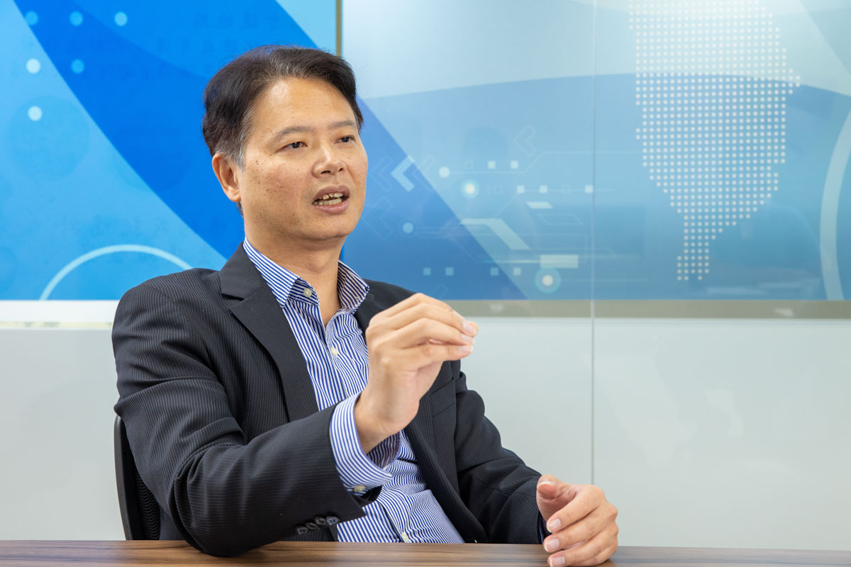 HPE 標準運算系統暨數位銷售事業處副總經理郭裕昇指出,HPE深耕AI領域多年,觀察到企業光是打造AI基礎架構就可能耗費數個月之久,HPE Private Cloud AI是可讓用戶快速啟動AI專案的最佳解決方案。