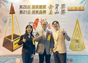 CloudMile 萬里雲首次參選「國家品牌玉山獎」即榮獲「傑出企業大獎」及「傑出企業領導人大獎」雙料殊榮