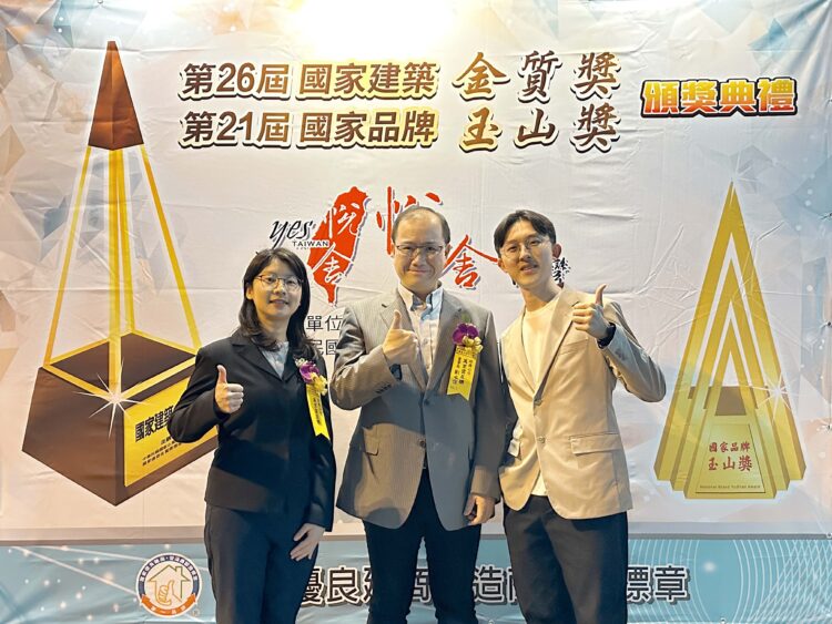 CloudMile 萬里雲首次參選「國家品牌玉山獎」即榮獲「傑出企業大獎」及「傑出企業領導人大獎」雙料殊榮