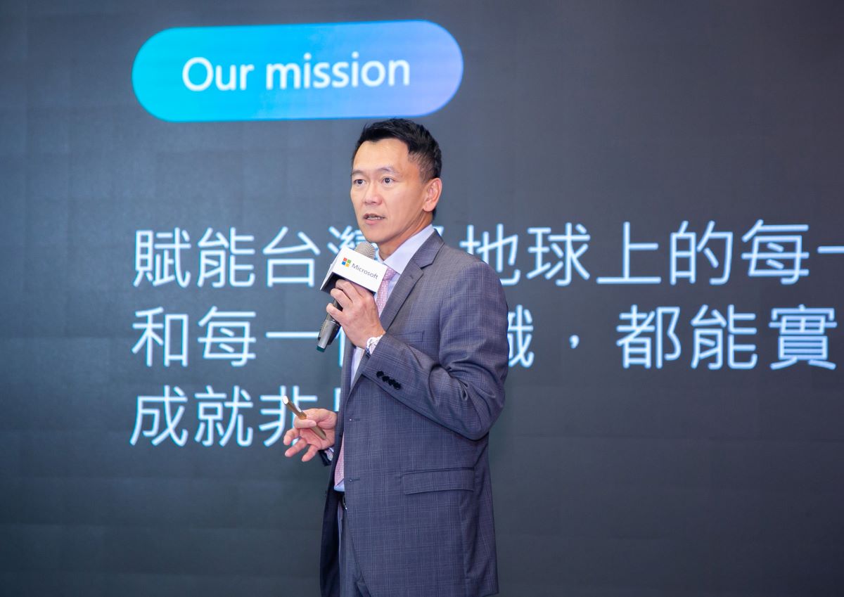 台灣微軟總經理卞志祥於活動現場宣布正式啟動微軟「AI+ Taiwan」計畫，首先針對 Microsoft 365 資料落地服務的啟用，將使台灣受高度管制的產業也能享有高效、安全且合規的雲端服務，全面釋放各產業的發展機會與潛能。