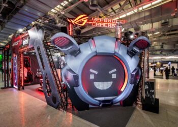 ROG玩家共和國首度以ROG SAGA第一號官方吉祥物「OMNI」作為展區主題，營造奇幻科技氛圍。