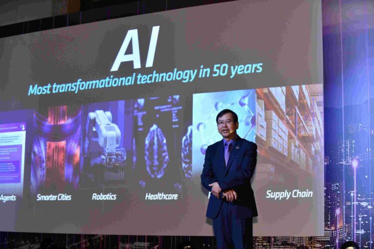 AMD台灣區商用業務處資深業務副總經理林建誠發表開場演講，闡述AMD為AI、雲端、終端及嵌入式工作負載提供領先業界的運算能力