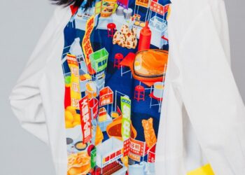 展示會現場陳列由Epson Monna Lisa ML-8000數位印花直噴機輸出的布料，圖為不規則長袖襯衫（純棉縮織布、EVOLON超細纖維）