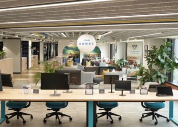 華碩、justco打造雙螢行動辦公室，開創高效多工新視界。