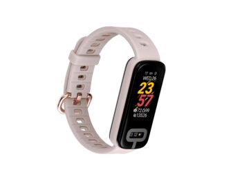 Asus Vivowatch 6 Aero隨貨附贈清新典雅的「燕麥奶」新色錶帶，使用者能依喜好、心情或穿搭自由更換，展現個人風格。