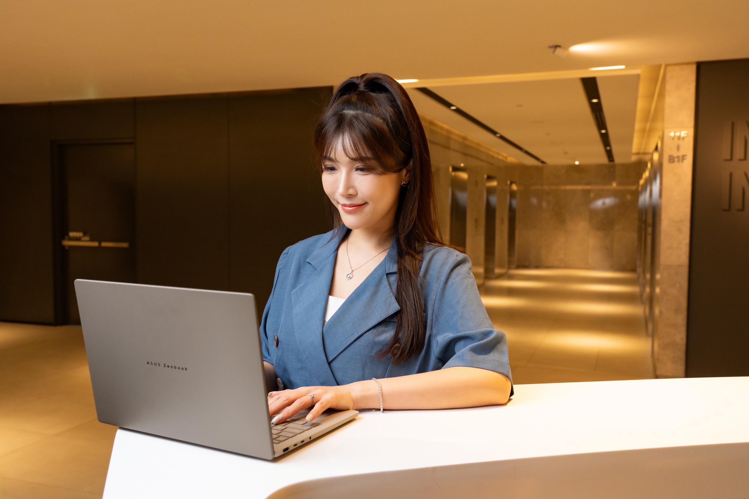 ASUS Zenbook A14 (UX3407QA)雲朵機 世界最輕 Copilot+ PC。