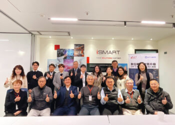 鴻呈與NTT DATA團隊於專案啟動會議合影