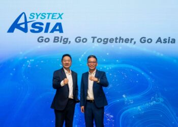 精誠資訊擴大佈局東南亞市場，於新加坡成立SYSTEX Asia東南亞營運總部。精誠資訊董事長林隆奮(左)、SYSTEX Asia 總經理 Alex Toh (右)。