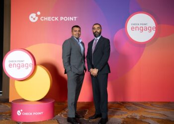 網路安全解決方案的先驅者及全球領導廠商 Check Point Software 公布《2025 年網路安全報告》、首度推出的《AI 安全報告》以及《威脅情資報告》重點洞察，深入探討 AI 時代高度互聯世界面臨的網路威脅。（左）亞太及日本區資安長（CISO）Jayant Dave、（右）亞太及日本區資安系統工程主管 Bisham Kishnani