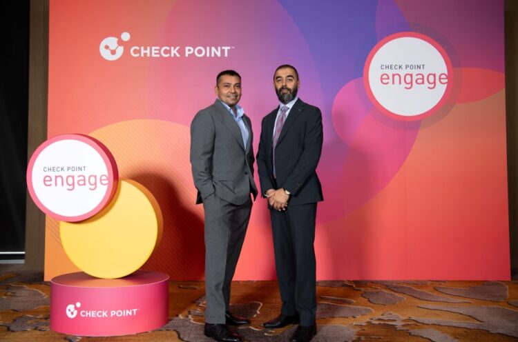 網路安全解決方案的先驅者及全球領導廠商 Check Point Software 公布《2025 年網路安全報告》、首度推出的《AI 安全報告》以及《威脅情資報告》重點洞察，深入探討 AI 時代高度互聯世界面臨的網路威脅。（左）亞太及日本區資安長（CISO）Jayant Dave、（右）亞太及日本區資安系統工程主管 Bisham Kishnani