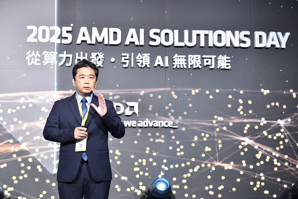 台灣人工智慧學校校務長蔡明順以「台灣AI進行式：產業創新、開源擴散與人才轉型」為題發表演講
