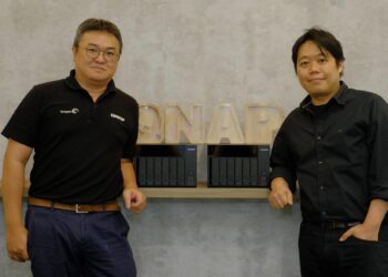 ◤ 威聯通科技的智慧儲存產品部部長林淮森(右)、專案經理謝偉強,共同分享QNAP如何以HA Manager助力中小企業實現資料零遺失與業務不中斷。