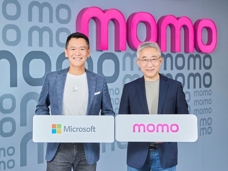 momo 富邦媒與台灣微軟合作打造大型語言模型（LLM）驅動的新一代智能客服，結合 Microsoft Azure OpenAI 與檢索增強生成（RAG）技術。由左至右為台灣微軟總經理卞志祥、富邦媒體科技總經理谷元宏。