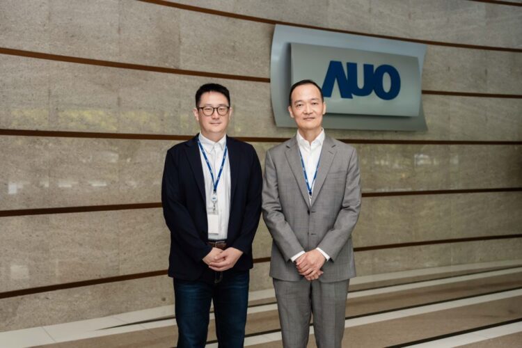 ◤友達光電旗下的宇沛永續以實證經驗打造產業「雙軸轉型」的關鍵基石，攜手為企業提供兼具競爭力與永續力的落地方案。左起宇沛永續資深總監趙新民博士、宇沛永續董事長李孝忠。