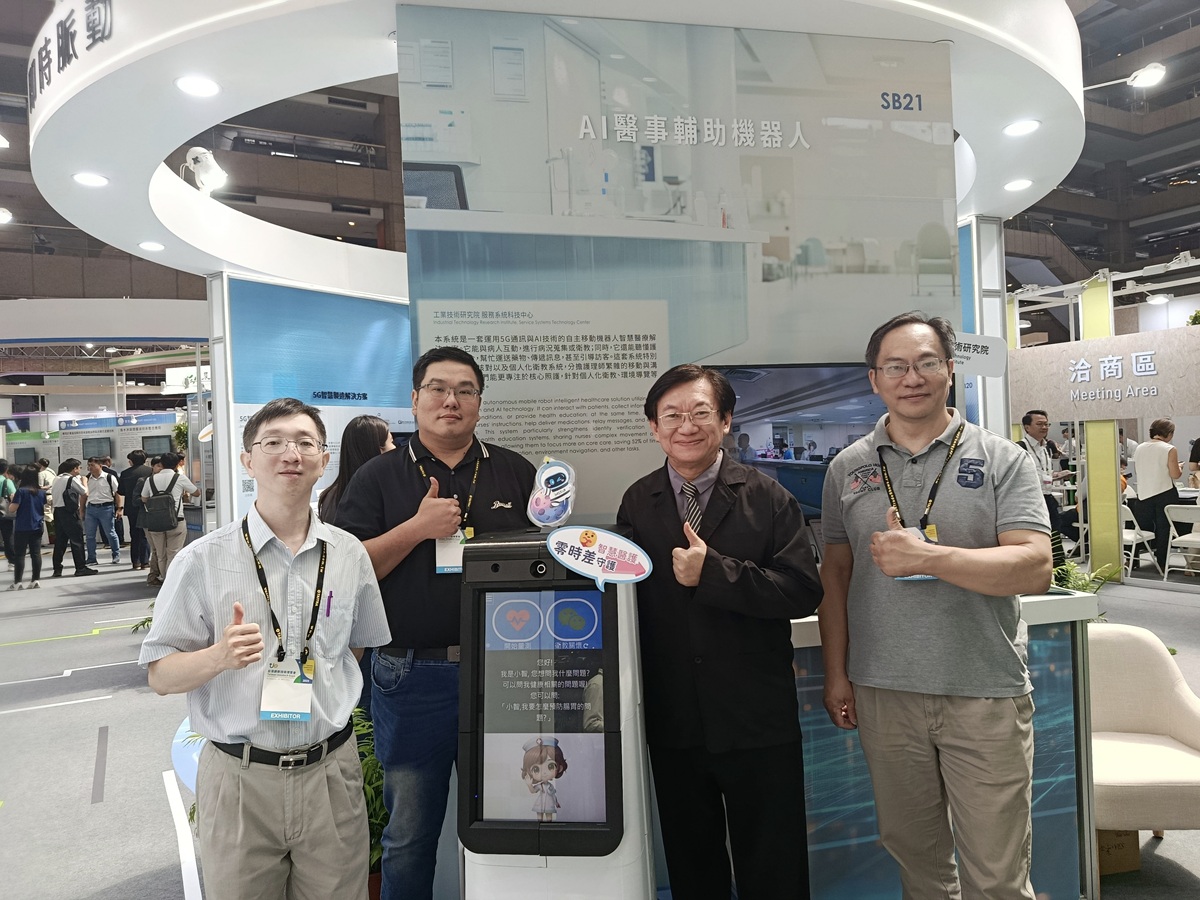 Mve小智機器人在創新展3