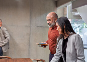 HPE擴展NVIDIA AI Computing by HPE產品組合,推出安全AI工廠創新方案,協助政府與企業輕鬆部署與擴展AI應用。