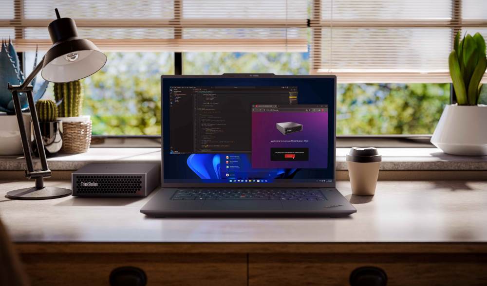 ThinkStation PGX(圖左)與 ThinkPad P1(圖右)。PGX 內建 NVIDIA DGX OS 與 NVIDIA AI 軟體堆疊,可直接進行大型模型開發並無縫部署至資料中心或雲端。