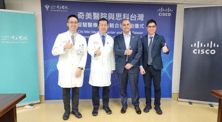 奇美醫院腦中風中心主任謝孟倉(左起)、院長林宏榮,與思科全球數位影響力發展辦公室亞太區總監Clarence Barboza、思科台灣總經理林岳田。