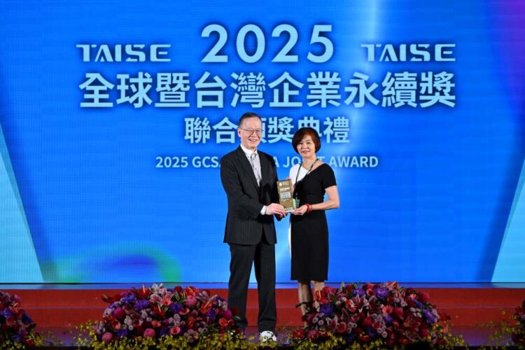 大世科總經理劉盈秀，於2025全球企業永續論壇暨聯合頒獎典禮獲頒「永續報告獎-白金級」表揚