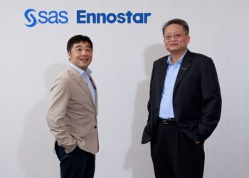 ◤ SAS 臺灣區總經理龔律安 ( 左 )，富采資訊長趙紘慶 ( 右 )