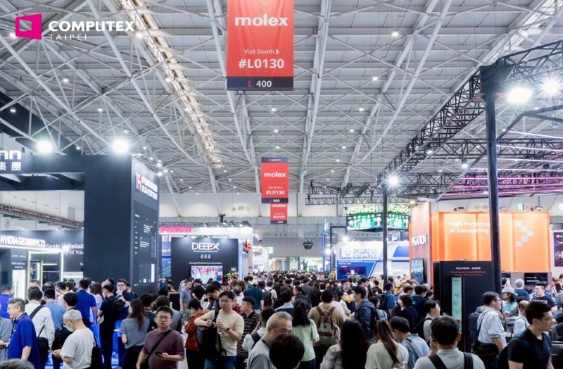 COMPUTEX展出內容涵蓋AI供應鏈、先進通訊、關鍵零組件及智慧解決方案等,完整呈現AI技術落地應用與產業發展趨勢,每年吸引破萬名國內外專業人士觀展 共同創造無限科技商機,圖為2025展覽現場。