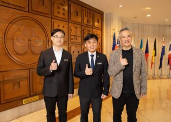 ◤ 由左至右分別為福華大飯店資訊中心主任許耀允、福華大飯店資訊中心經理林文藝、蓋亞資訊執行長吳炳鈞。