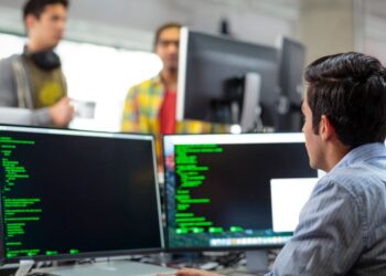 HPE PCBE為企業提供分離式架構，讓運算與儲存資源能夠獨立且彈性擴展，並降低高達90%的虛擬化成本