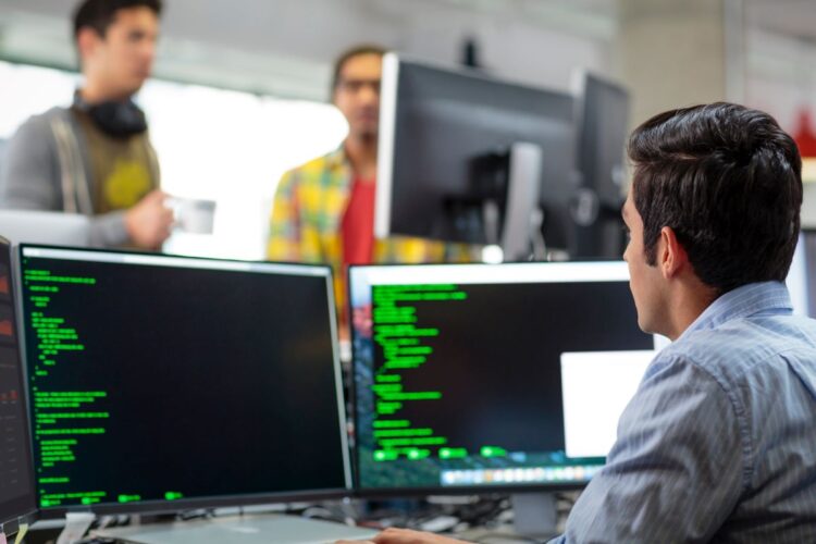 HPE PCBE為企業提供分離式架構，讓運算與儲存資源能夠獨立且彈性擴展，並降低高達90%的虛擬化成本