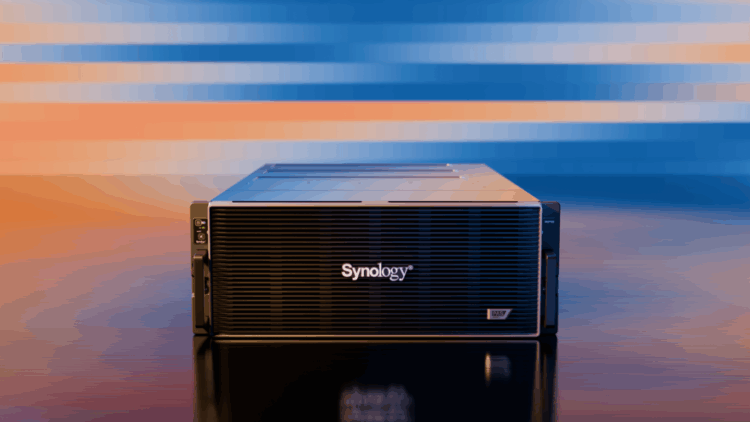 PAS7700 作為 Synology 首款雙主動全 NVMe 儲存伺服器，可滿足企業關鍵工作負載對於效能與延遲的嚴苛需求，更擁有高度可靠性，確保營運不中斷。