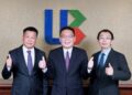◤ 聯邦銀行攜手 IBM 與宏燁資訊啟動核心現代化工程，以 IBM Power11 與 Red Hat OCP 建構雲原生中台，透過讀寫分離、CI/CD 與智慧維運架構，逐步拆解大型主機負擔，為嵌入式金融與下一階段數位創新奠定基礎。