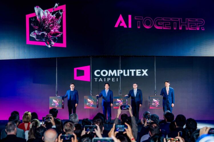 COMPUTEX 2026以「AI Together」為主題盛大揭幕,開幕儀式邀集重要產業領袖共同啟動展會,揭示AI創新、智慧運算與未來科技發展新篇章。