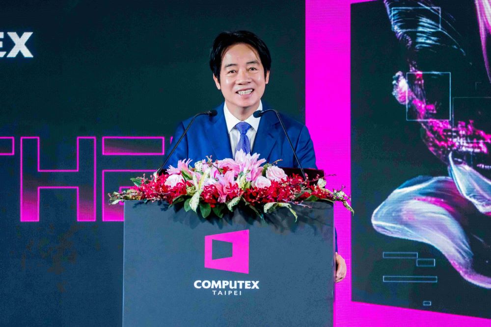總統親臨COMPUTEX 2026現場,肯定臺灣科技產業在全球AI浪潮中的關鍵角色,同時期勉持續強化創新研發與國際合作。