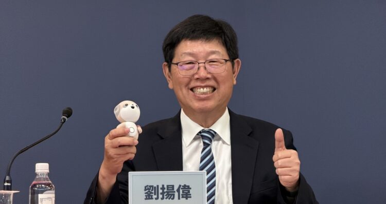 劉揚偉秀專屬AI夥伴「Poketomo口袋同萌」亮相萌翻全場