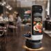 Bear Robotics Servi Q 送餐機器人於餐飲場域執行送餐任務,機身配有大型互動顯示螢幕,可作為移動式廣告載體。