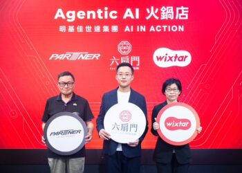 拍檔亞太台灣事業區總經理 蘇東榮（左）、六扇門餐飲集團總經理李育瑄（中）、及星益欣執行⻑康惠媚（右）聯手於COMPUTEX 打造全球首間AI火鍋店