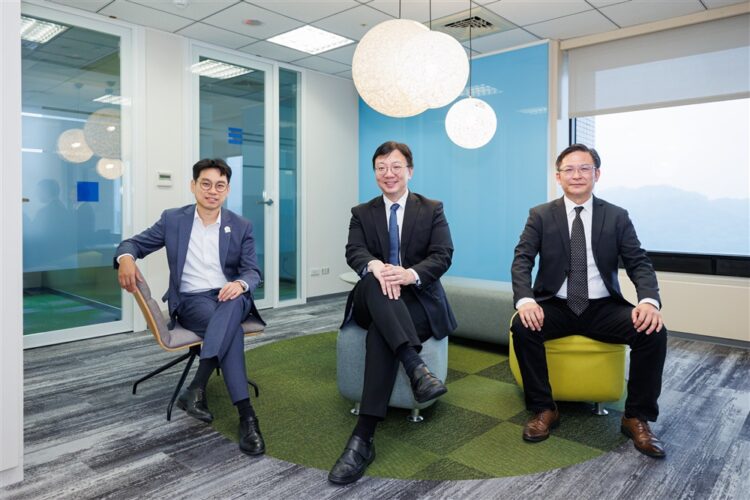 圖說:(由左至右)BIG DATA 創辦人暨董事長金志丞、戴爾科技集團技術副總經理李百飛、勤業眾信執行副總經理江榮倫
