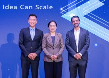 亞洲旗艦級年度 AI 盛會 DevDays Asia 2026 微軟亞太技術年會今（21）日於台北盛大揭幕，聚焦 AI 日常工作與多元應用場景，深化國際技術趨勢與台灣產業實踐的鏈結。（由左至右）台灣微軟總經理卞志祥、數位發展部政務次長侯宜秀、微軟資料與 AI 安全副總裁暨總經理 Herain Oberoi。