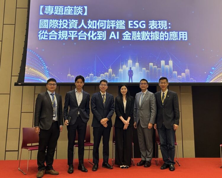 ▲「國際投資人如何評鑑 ESG 表現」專題座談與談人合影,左起為WritePath寫意達陳志承營運長、S&P Global Energy總監張睿哲、WritePath寫意達執行長金超群、寬量國際ESG顧問莊琬婷、寬量國際執行長李鴻基、意藍資訊總經理楊立偉。