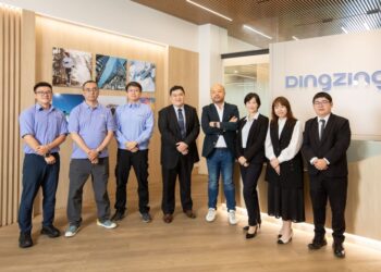 鼎基先進攜手東捷資訊升級 SAP Cloud ERP Private 奠定AI決策基石(鼎基總經理林庚賢(右四) 、東捷資訊專案經理周嘉玲(右二) 與專案團隊)