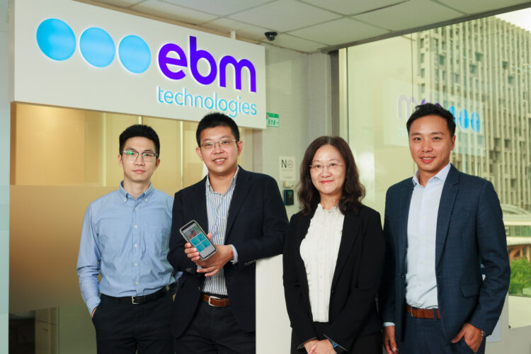 左起為商之器行銷暨新產品部經理侯培焄、台灣區總經理丁偉能、消費者產品部主管莊信慧、業務部副理劉志傑。