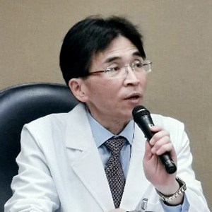 臺北榮總內科部主任唐德成。