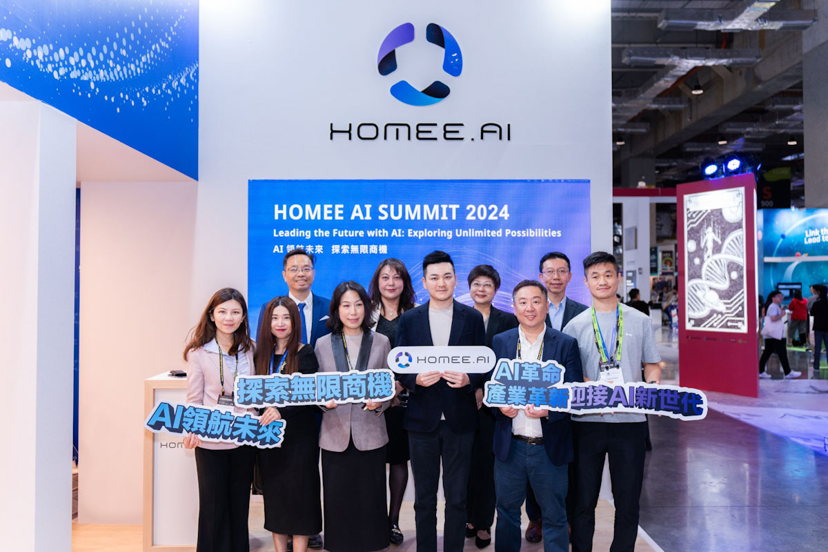 Homee Ai 攜手產官學辦 Ai 高峰論壇（首排由右至左依序為 HOMEE AI 技術長張鈞凱、安提國際總經理羅智榮、HOMEE AI 創辦人暨執行長杜宇威、第九屆立法委員余宛如、HOMEE AI 營運長葉淑明、Google 大中華區合作夥伴業務發展協理曾慧玉。次排由右至左依序為安提國際資深經理潘柏宏、國立陽明交通大學特聘教授林志潔、人工智慧科技基金會董事長詹婷怡、台灣人工智慧學校產學長郭秉宸）
