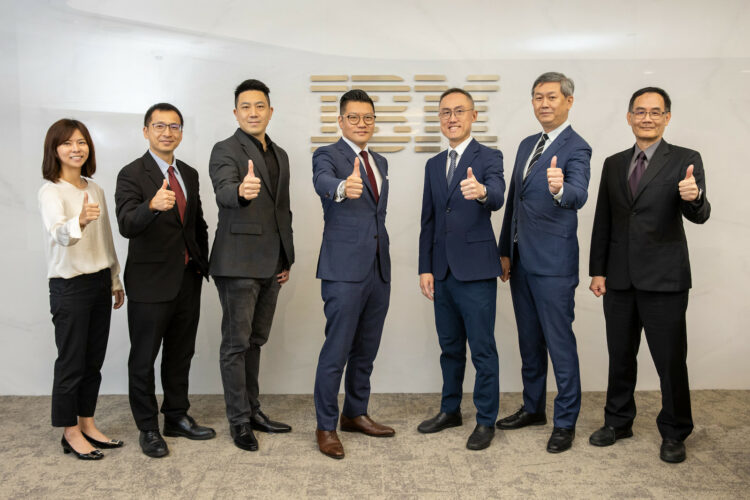 由左至右台灣 ibm 公司硬體事業群總經理陳孝綸、台灣 ibm 公司技術長莊士逸、台灣ibm公司軟體事業群總經理廖俊榮、台灣ibm 總經理李正屹、北祥董事長陳欽祥、北祥副總經理黃庭頤、北祥副總經理徐楫遠