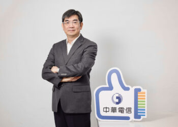 ◤ 中華電信企業客戶分公司行動產品處處長李俊煌表示，與建東精工合作，消防機器人透過中華電信行動即時影像服務， 可大幅提升救災強度與安全性。