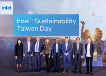 (左起)英特爾公司副總裁汪佳慧、華碩電腦永續長吳澤欣、英特爾執行副總裁暨商務長Christoph Schell、英特爾產品永續長Jen Huffstetler、英特爾資料平台事業群院士Mohan J. Kumar、英特爾企業副總裁暨亞太日本區總經理Steve Long、英業達企業電腦事業群總經理蔡枝安、廣達電腦資深副總暨雲達科技總經理楊麒令，一同合照。