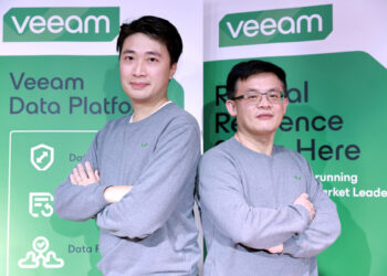 圖左至右為 Veeam 香港、澳門及台灣區域副總裁陳超成Veeam 台灣區總經理黃承彬